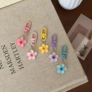 Cute Little Flower Pendant Keychain β Colorful Mini Resin Gift for Guests & Parties