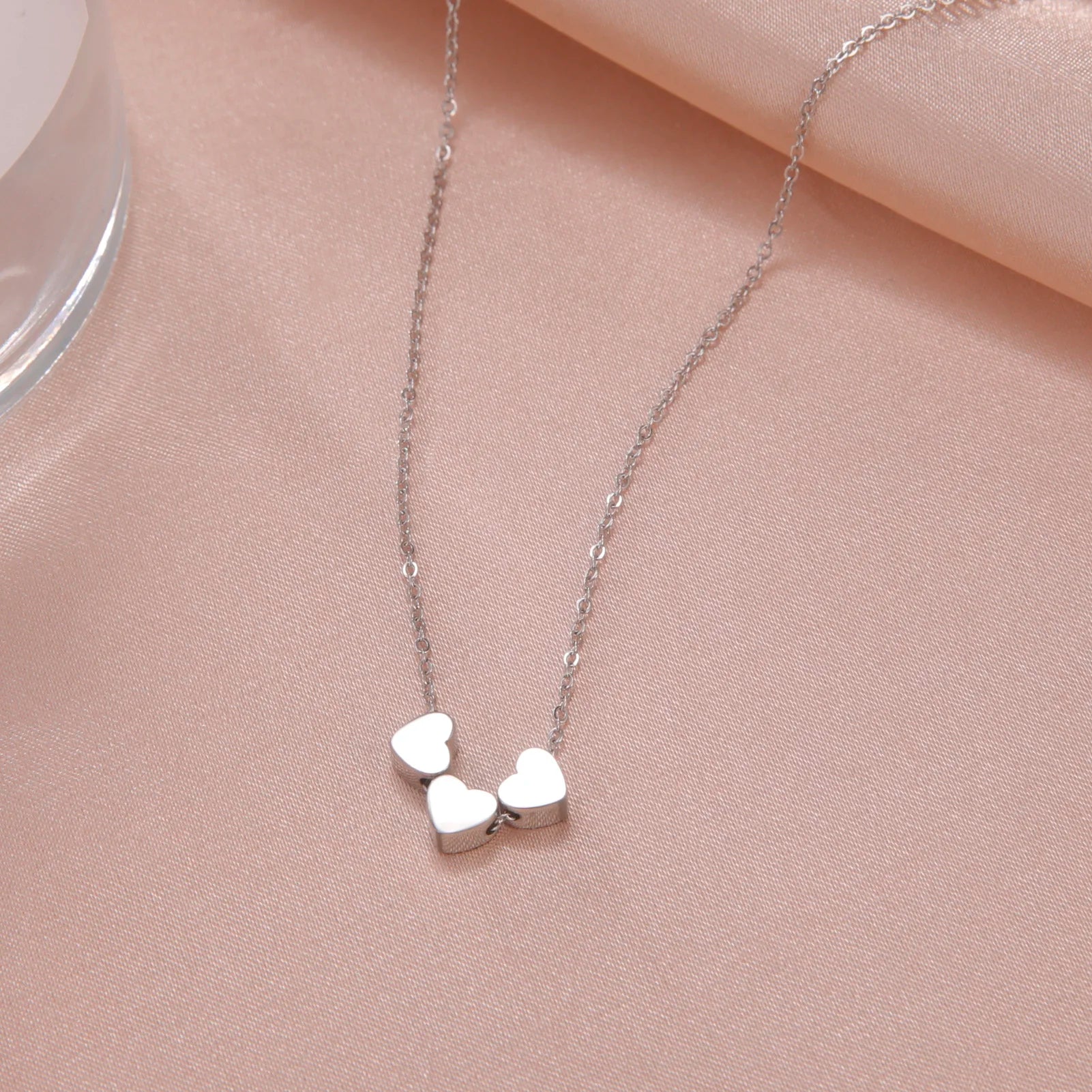 Cazador Kpop 3 Hearts Choker Necklace – Stainless Steel Minimalist Jewelry for Women & Girls - Image 4